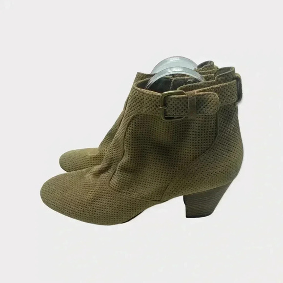 Aquatalia tan suede ankle short bootie side zip, buckle accent size 9.5 - Picture 4 of 9